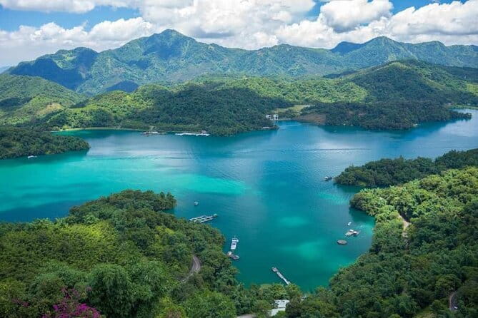 Private 9-Hour Sun Moon Lake Leisure Tour from Taichung (台中)! - Cien Pagoda for a Higher View