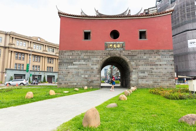 Private Car: 8 Hour Highly Customized Taipei City Exploration! - Dihua Street is the strongest stop for food and local shopping