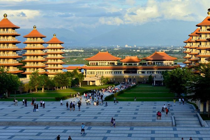 Private Classic Kaohsiung Day Tour - Xiziwan and the final ocean view