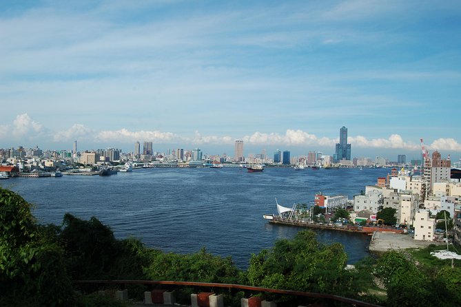 Private Custom Kaohsiung Day Tour - Dragon Tiger Tower and the traditions of Lotus Lake