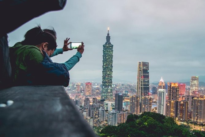 Private Custom Taipei Airport Layover Tour - Dihua Street for old Taipei and food
