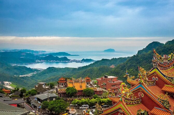 Private Day Trip to Jiufen, Shifen and Yehliu Park - What the private guide adds