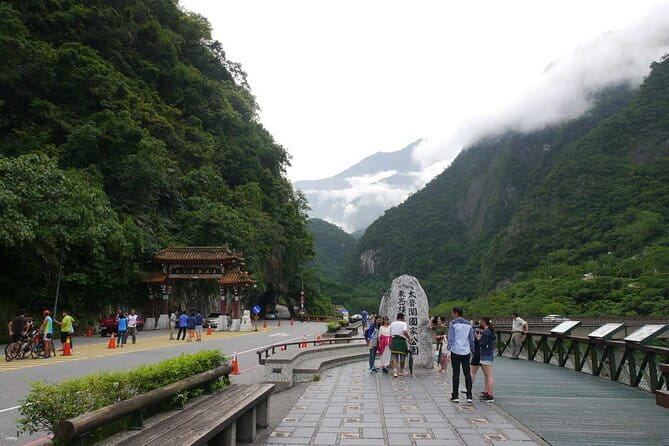 Private East Coast & Jade Hunting Day Tour with Local Expert - Bai Bao Xi and the search for a piece of jade