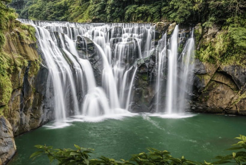 Private Full-Day Northern Taiwan Tour by Car from Taipei - Custom routes, reverse routes, and crowd control