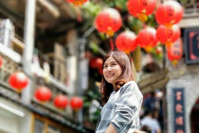 Private Jiufen & Pingxi Day Tour with English-Speaking Guide - The Golden Waterfall is short but memorable