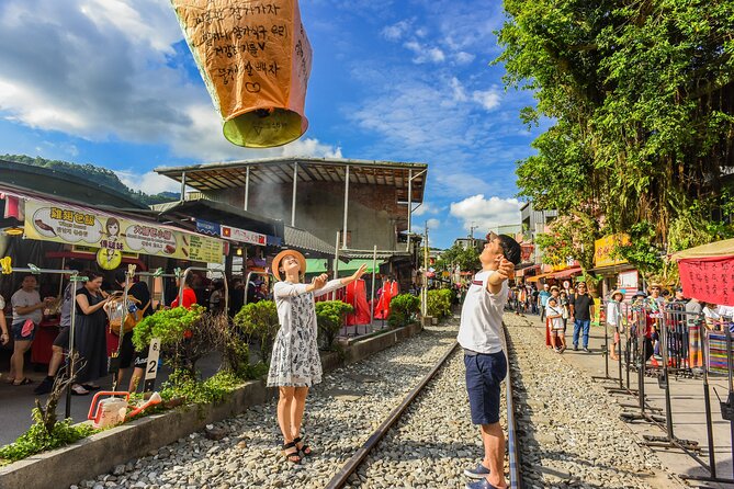 [Private] Jiufen Village & Shifen Town from Taipei with Pickup - Why this Taipei day trip works