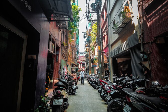 Private Keelung Cultural Walk: Markets, Streets & Local Life - Small details that improve the experience