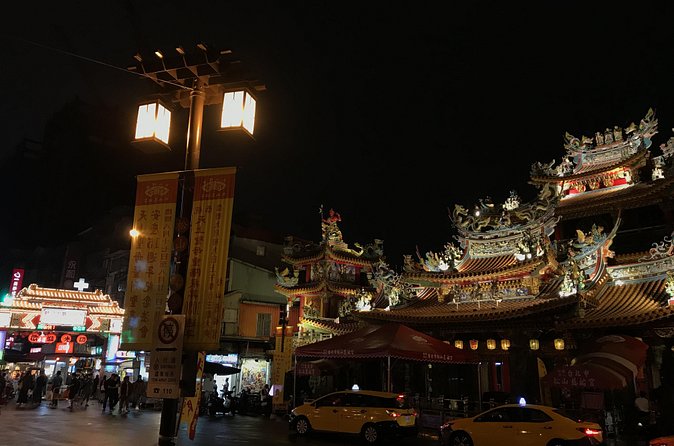 Private Night Tour of Taipei - Yongkang Street: where the tour turns toward food