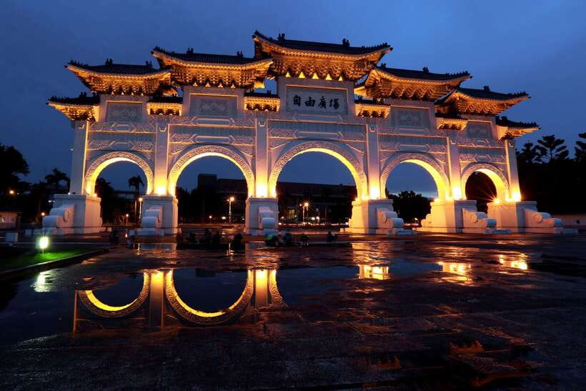 Private Night Tour: Taipei City Highlights - Baoan Temple: Taipei’s finest first stop