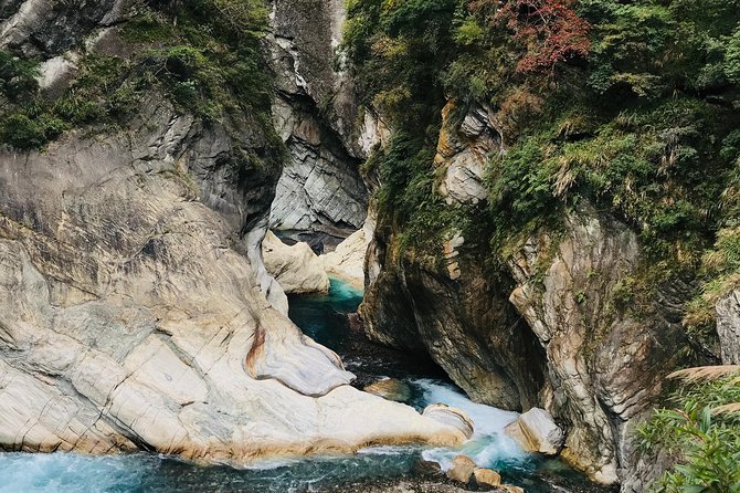 Private Taroko Gorge National Park Day Tour - The Taroko Archway and first look at the park