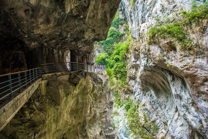 【Private】Taroko National Park (Pickup from Taipei/Yilan/Hualien) - Qixingtan Beach and the Pacific ending