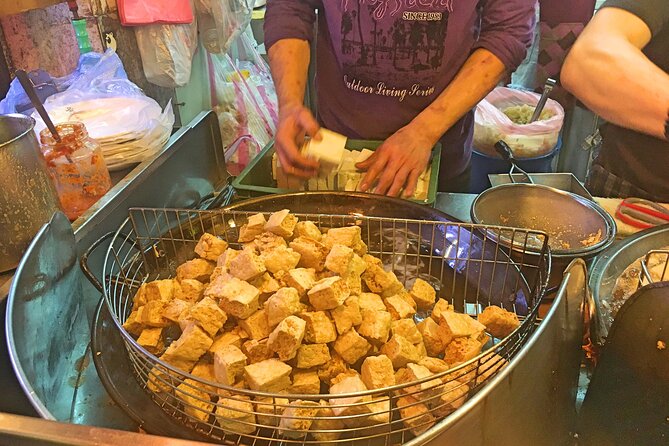 [Private Tour] Shilin Night Market Walking Tour With a Private Tour Guide (2-hr) - The temple, games, and non-food side of Shilin