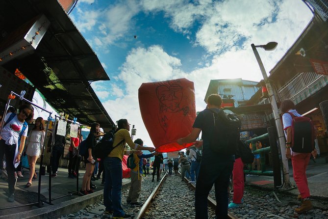 Private Tour to Jiufen, Yehliu Geopark, and Pingxi - Who gets the best value from $126