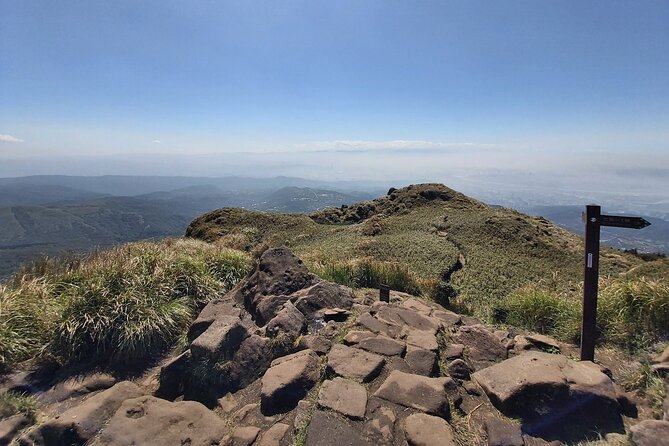 Private Yangmingshan National Park Hiking Day Tour from Taipei - A mountain day only seven miles from Taipei