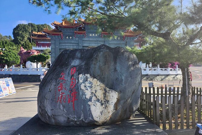 Round Trip Sun Moon Lake Private Tour from Taipei - What the driver-guide service is like