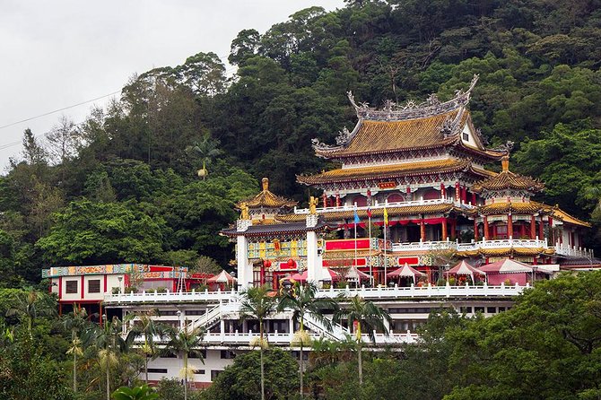Sip & Savor: Maokong Tea & Shenkeng Stinky Tofu Private Day Tour - Tieguanyin, Baozhong, and a lesson in tea