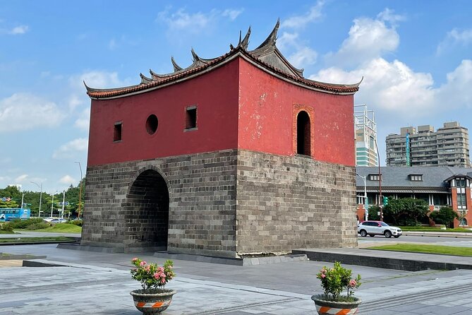 Small-Group: Classic Taipei Landmarks Day Tour - Ximending and the city’s modern social life