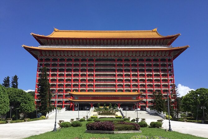 Small-Group: Classic Taipei Landmarks Day Tour - Chiang Kai-shek Memorial Hall and the changing guard