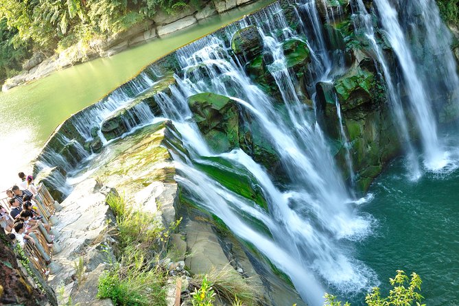 Small-Group Tour: Jiufen, Yehliu Geopark, and Shifen from Taipei - Shifen Waterfall and the walk through the park