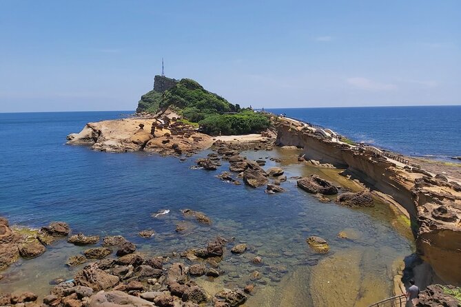 Small-Group: Yehliu, Jiufen & Pingxi Day Tour from Taipei - The guide can make or break the long day