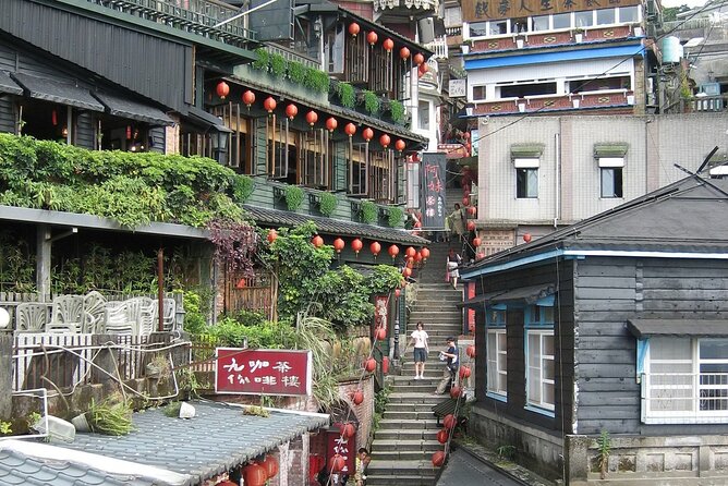 Small-Group: Yehliu, Jiufen & Pingxi Day Tour from Taipei - What the $85 price really buys you