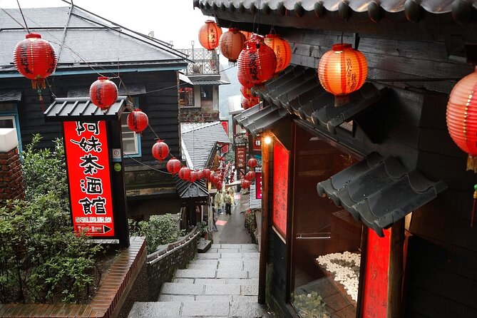 Small-Group: Yehliu, Jiufen & Pingxi Day Tour from Taipei - How hard is the walking?