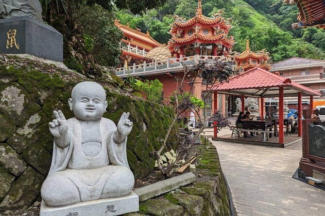 Sun Moon Lake & Qingjing Farm Day Guided Shared Tour | Taichung - The guide question: service can vary