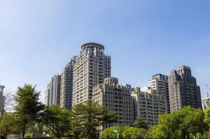 Taichung City: Sightseeing Walking Tour with a Local Guide - What the guide can add to the day