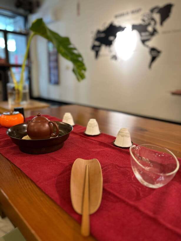 Tainan Culture Trip: Chinese Tea Ceremony_Oolong Tea - What Happens Behind the Ordinary Front Door