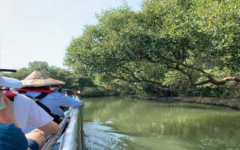 Tainan: Sicao Green Tunnel Scenic Boat Ride - The Yu-Guang Pastry stop