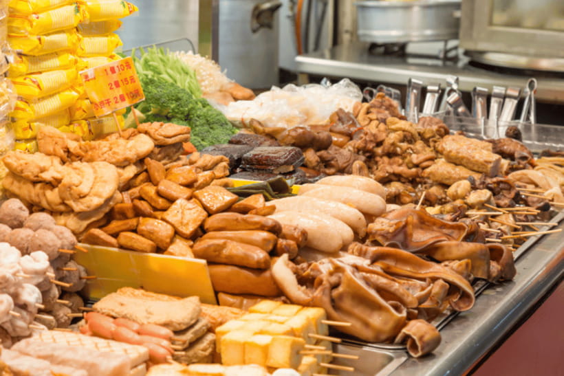 Taipei: 2-Hour Raohe Night Market Walking Tour - The temple stop adds more than decoration
