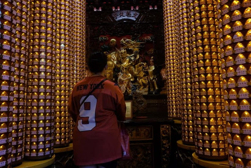 Taipei: 4-Hour Morning City Cycling Tour with Breakfast - Longshan Temple and a cup of herbal tea