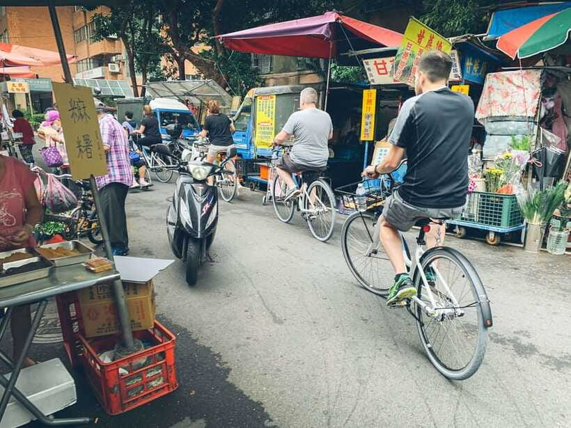 Taipei: 4-Hour Morning City Cycling Tour with Breakfast - Dihua Street and Taipei’s trading past