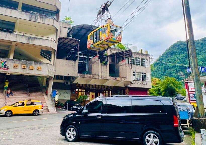 Taipei: 8 Hours Private Day Tour in Wulai with Benz Vito - Yun-Hsien Park and the two-minute cable car