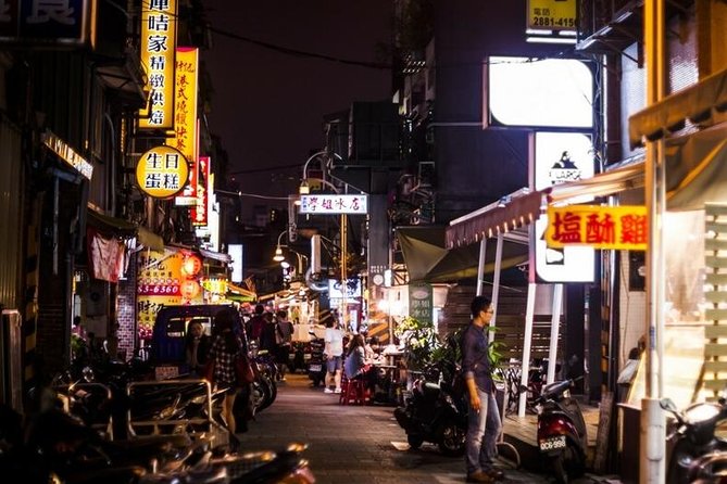 Taipei: Book A Private Local Host For 6 Hrs Customized Experience - Meeting point, transport, and group size