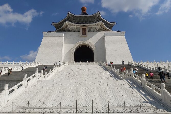 Taipei City Morning Tour with National Palace Museum entry - What this Taipei tour is really designed to do