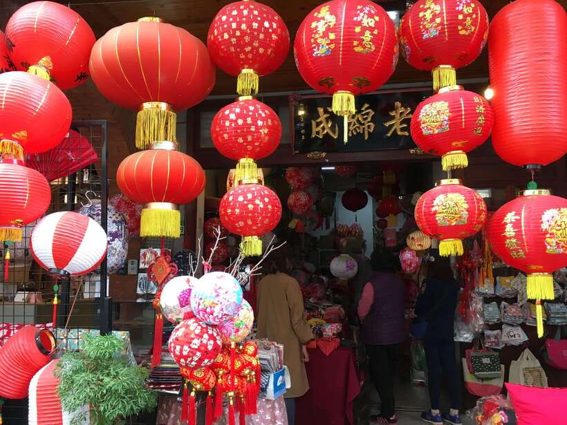 Taipei: Classic Landmarks Day Tour - Lunch and free time in Ximending