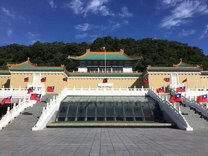 Taipei: Classic Landmarks Day Tour - Starting at the National Palace Museum