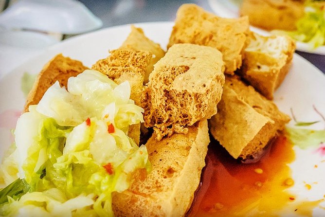 Taipei Food Tour: Night Market & Convenience Store(Food Included) - Food quality and pacing are the main risks