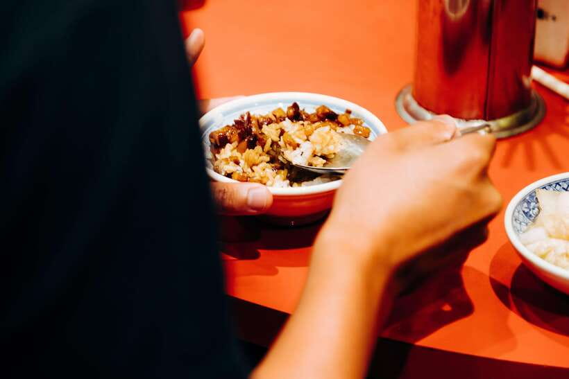 Taipei: Food Tours w/ Top 10 Taiwan Food (Breakfast/Dinner) - Dinner in Taipei’s oldest district and night market