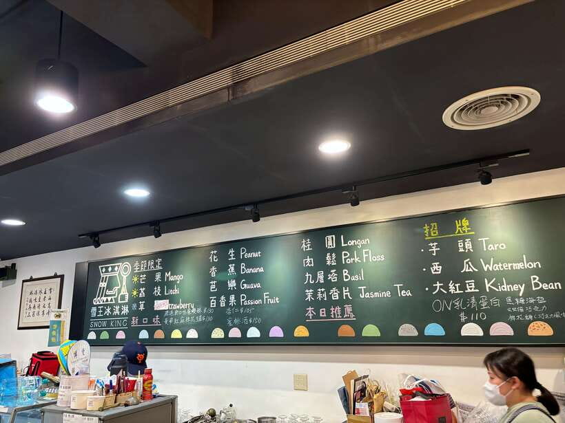 Taipei Foodie + History Walking Tour - Starting at Beimen, where old Taipei comes into view