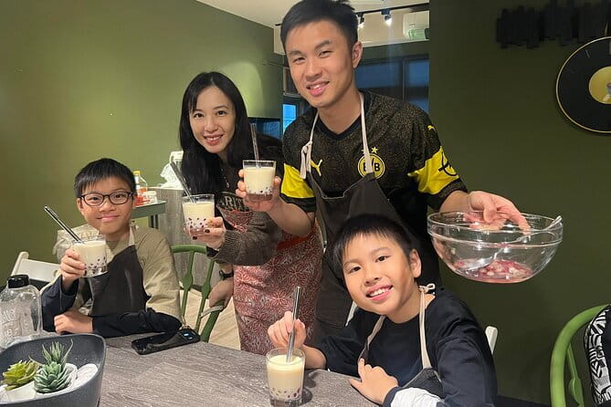 Taipei Fresh Market Tour and Colorful Bubble Tea Making - Starting at Taipei’s old morning market