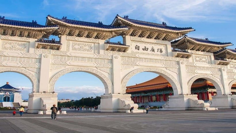 Taipei: Highlight Attractions Walking Tour - Accessibility, costs, and simple planning