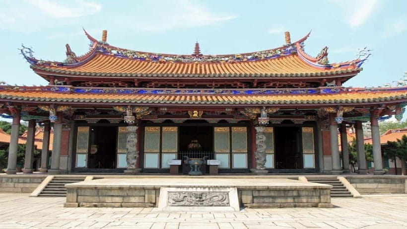 Taipei: Highlight Attractions Walking Tour - Starting in central Taipei with a local guide