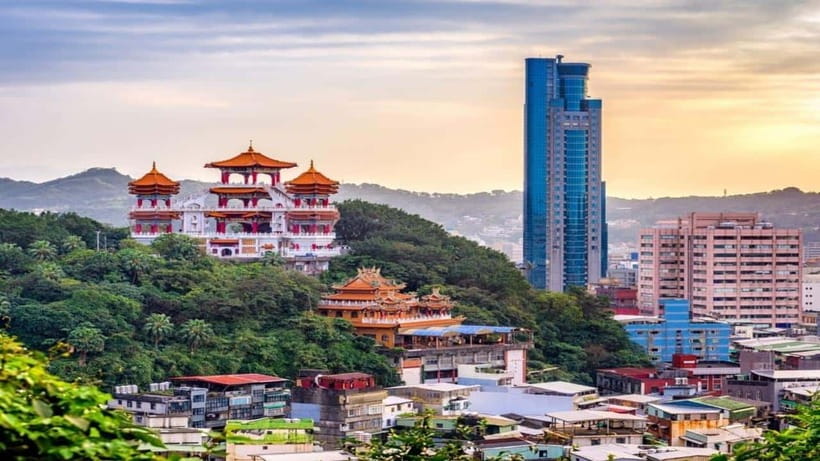 Taipei: Highlight Attractions Walking Tour - Chun Shui Tang: the cultural stop with a straw