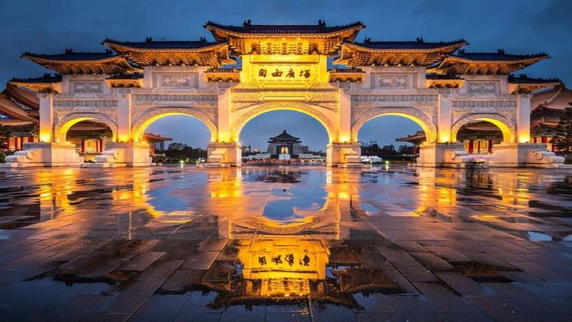 Taipei: Highlight Attractions Walking Tour - No. 211, Guangzhou Street: a first look beyond the postcard
