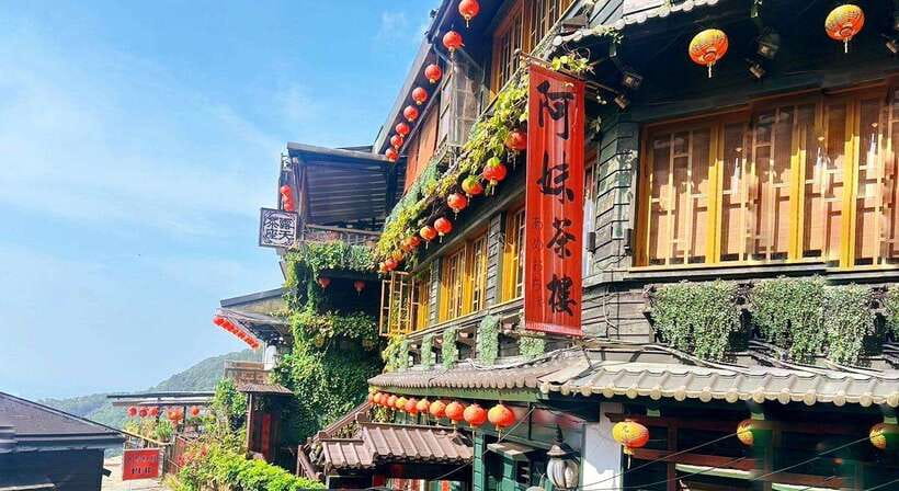 Taipei: Jiufen and Shihfen Half Day Tour - What the driver-guide adds