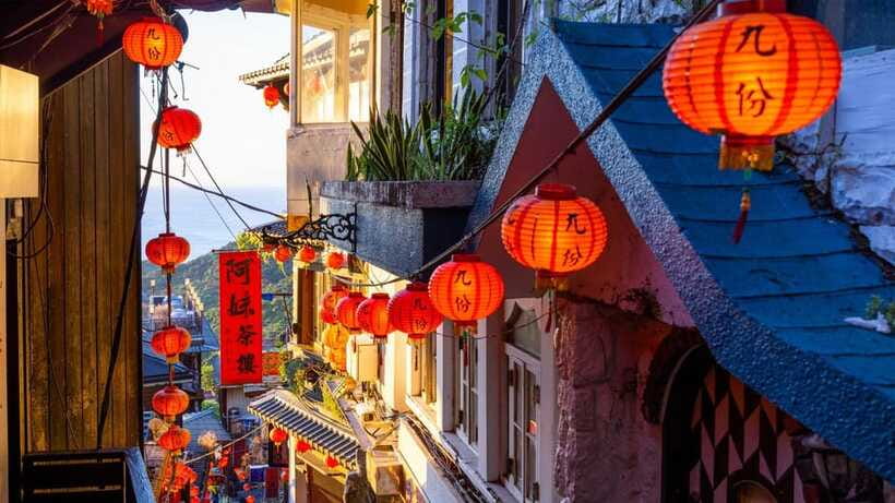 Taipei: Jiufen and Shihfen Half Day Tour - Who should book this tour?