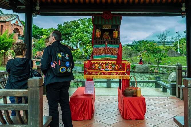 Taipei: Layover Experience With A Local Host - Old streets, apothecaries, and tea houses