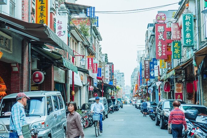 Taipei: Layover Experience With A Local Host - Street food with room for small bites